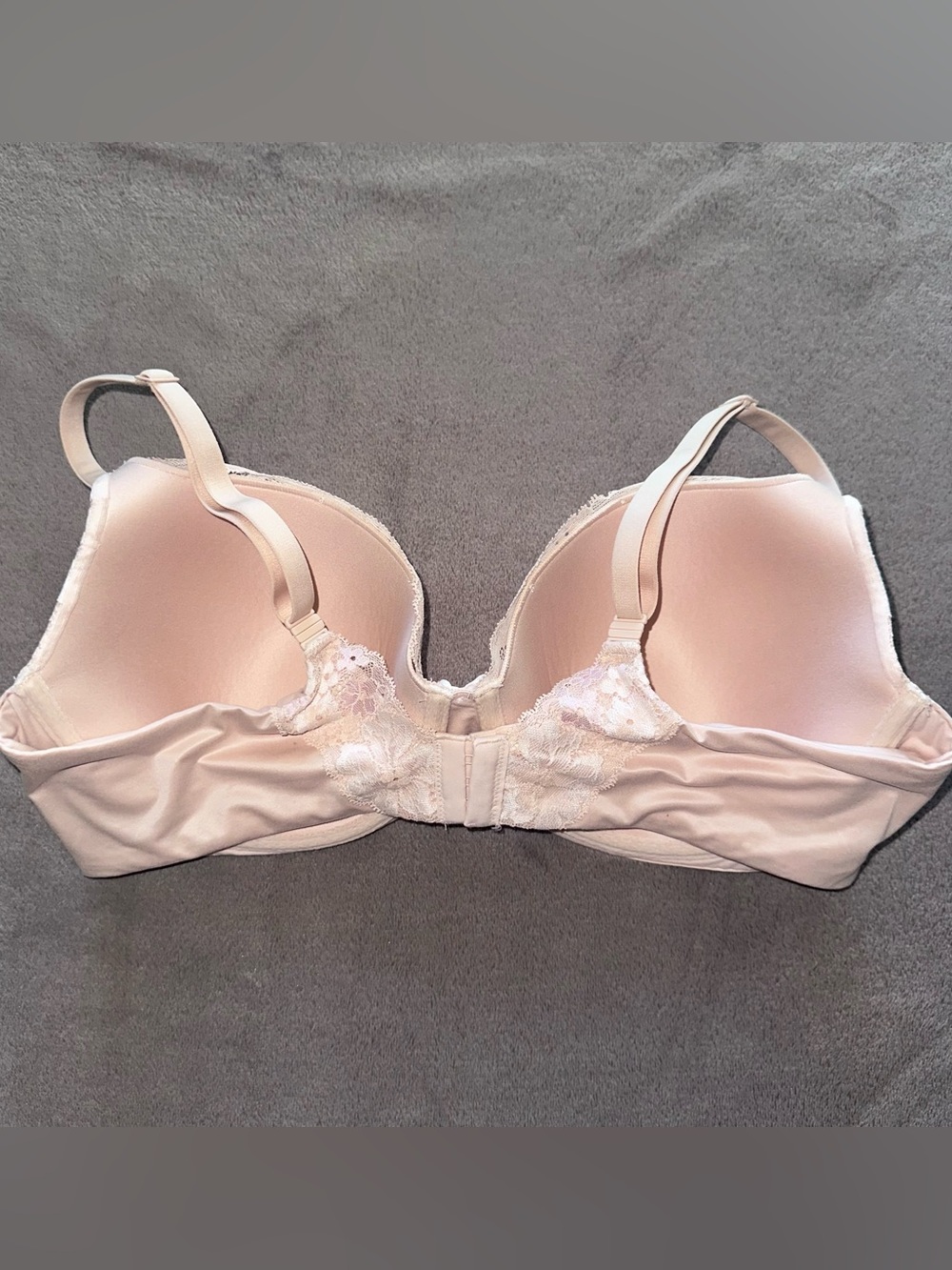 Victoria's Secret Lace Underwire Bra in Light Pink - Picture 3 of 7